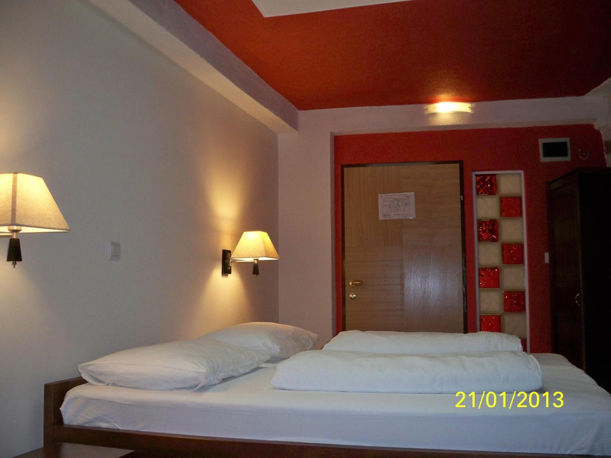 ביוגראד נה מורו Hotel Carpymore מראה חיצוני תמונה