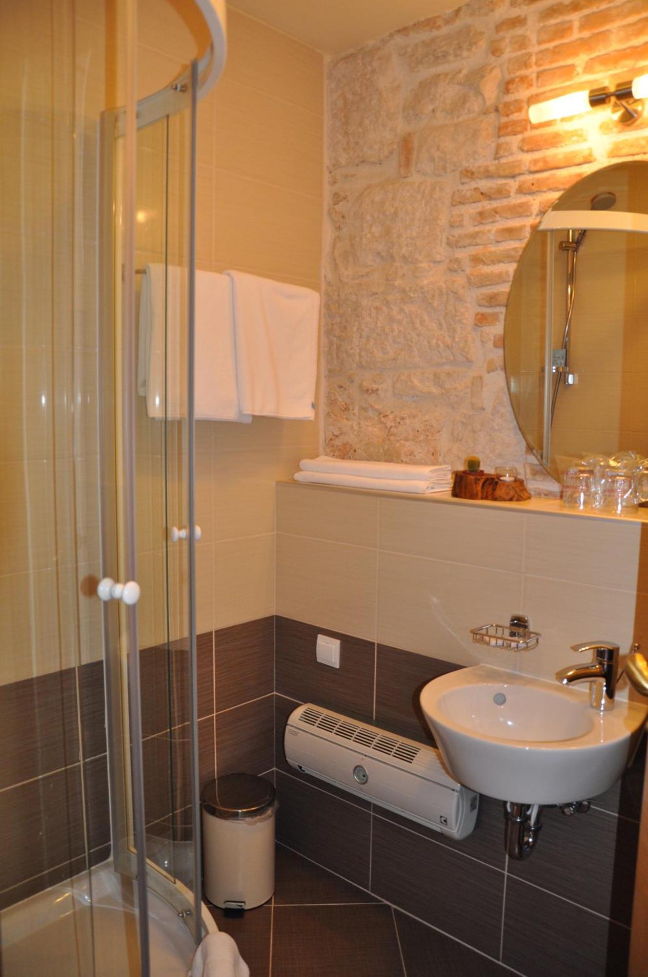 ביוגראד נה מורו Hotel Carpymore מראה חיצוני תמונה